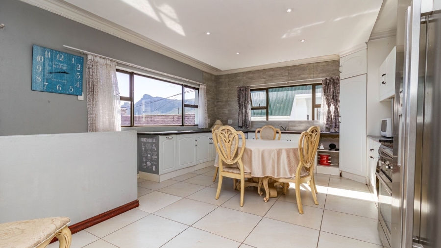7 Bedroom Property for Sale in Kleinmond Western Cape